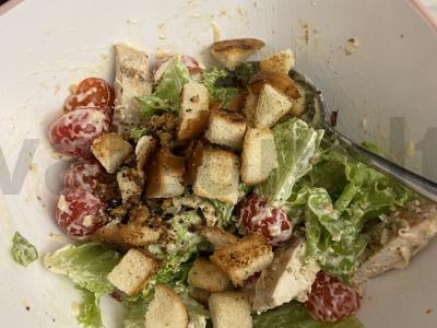 Salotas su vištiena ir česnakiniais skrudintais duoneliais Žingsnis 8