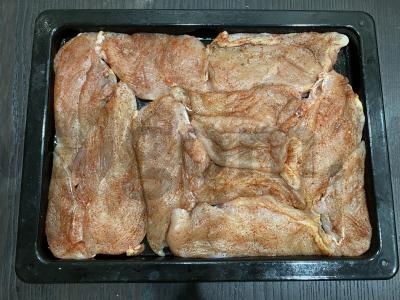 Sultingas vištienos filė su pomidorais po sūrio kepure Žingsnis 4