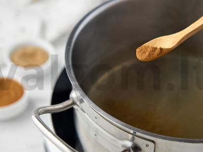 Kriaušės skiltelėmis sirupe Žingsnis 4