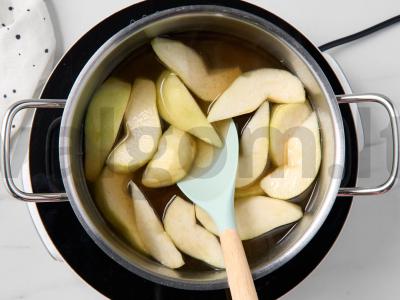 Kriaušės skiltelėmis sirupe Žingsnis 5