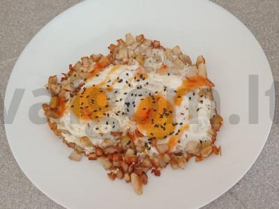 Kiaušiniai su grybais ir čili padažu pagrindine nuotrauka