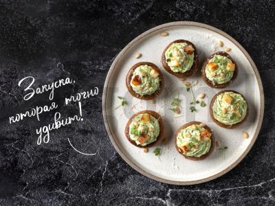 Įdaryti šampinjonai su pesto pagrindine nuotrauka