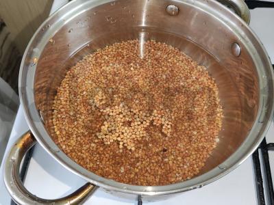 Grikių košė su troškiniu ir daržovėmis Žingsnis 1