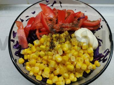 Raudonos kopūstų ir kukurūzų salotos Žingsnis 3