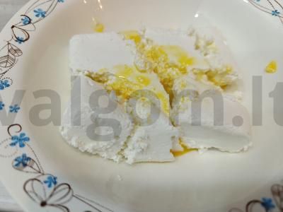 Sūrio blynai grietinės padaže Žingsnis 1