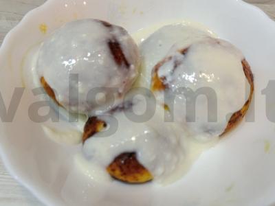 Sūrio blynai grietinės padaže pagrindine nuotrauka