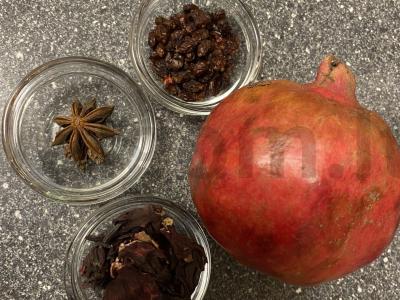 Granatų arbata su hibisku Žingsnis 1