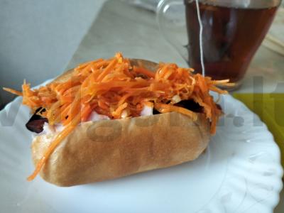 Vištienos burgeris su korėjietiška morkyte pagrindine nuotrauka