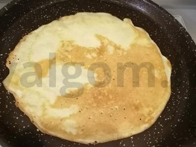 Ploni blynai su kefyru ir rugine miltais pagrindine nuotrauka