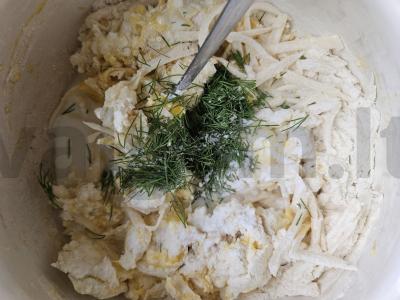 Patingėti khachapuri su varške, sūriu ir žolelėmis Žingsnis 2