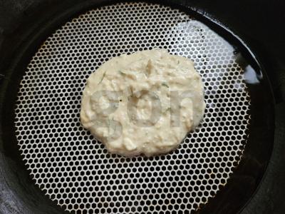 Patingėti khachapuri su varške, sūriu ir žolelėmis Žingsnis 3