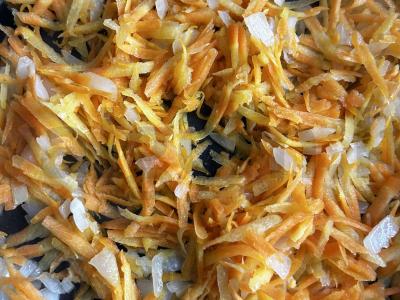 Greita solyanka su daržovėmis ir dešrelėmis Žingsnis 3