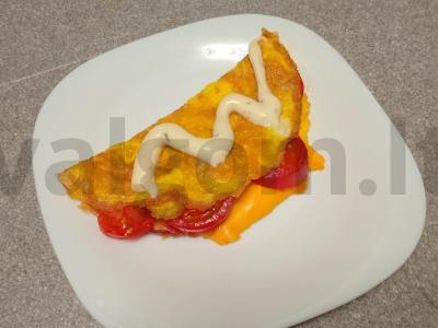 Kiaušinių blynai su sūriu, dešra ir pomidoru Žingsnis 6