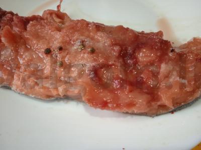 Sūdyta lašiša su jūros druska, baltais ir rožinis pipiras Žingsnis 3