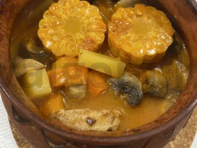 Kepinys puoduose su kukurūzais pagrindine nuotrauka