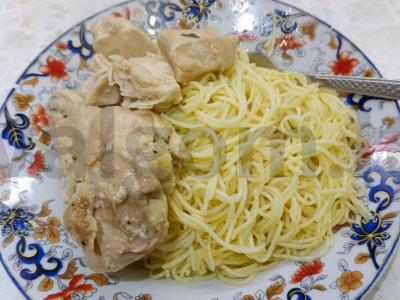 Vištiena grietinėje pagrindine nuotrauka