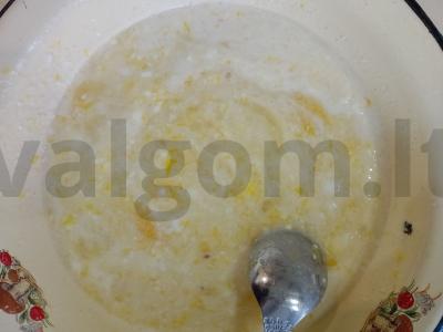 Pyragas su migdolų žiedlapiais ant kefyro Žingsnis 1