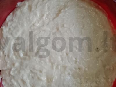 Pyragas su migdolų žiedlapiais ant kefyro Žingsnis 2