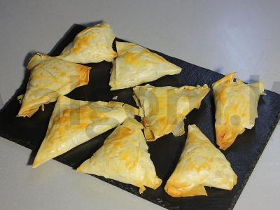 Mini pyragėliai su varškės sūriu ir riešutais pagrindine nuotrauka