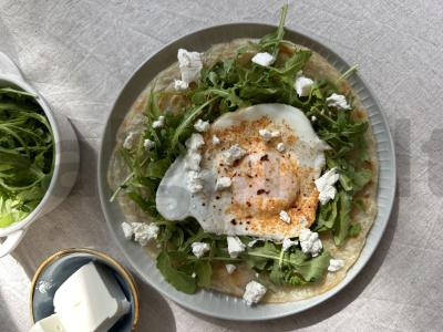 Roti plokštelė su rukola, kiaušiniu ir feta sūriu Žingsnis 3