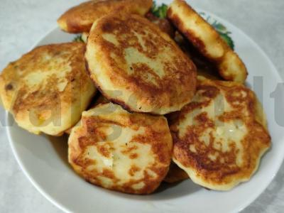 Bulvių tešlos pyragėliai su pievagrybiais pagrindine nuotrauka