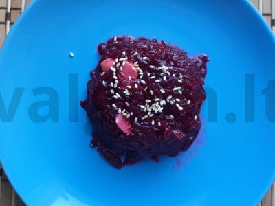 Burokėlių salotos su sūriu skamorca ir sezamu Žingsnis 4