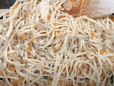 Makaronai su faršu ir morkomis Žingsnis 6