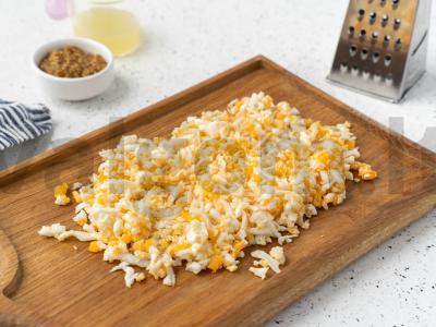 Sluoksniuotas salotas su apelsinais ir sūriu Žingsnis 2