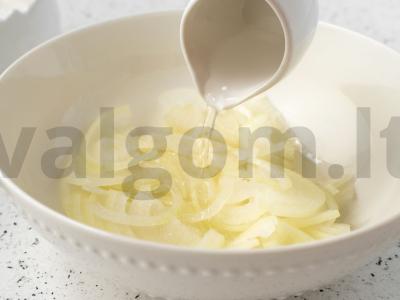 Sluoksniuotas salotas su apelsinais ir sūriu Žingsnis 3