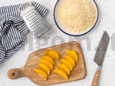 Sluoksniuotas salotas su apelsinais ir sūriu Žingsnis 4