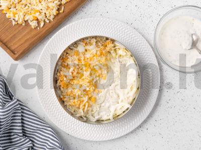 Sluoksniuotas salotas su apelsinais ir sūriu Žingsnis 8