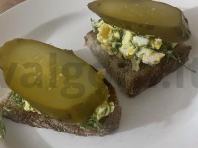 Užkandis „Sumuštinis su marinuotu agurku“ pagrindine nuotrauka