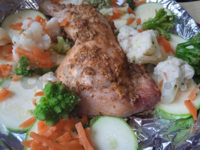 Vištienos šlaunelė, marinuota su baziliku ir kepta su žiediniais kopūstais, brokoliais ir cukinija Žingsnis 4