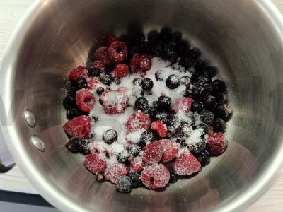 Desertas su uogų želė ir ledais Žingsnis 1