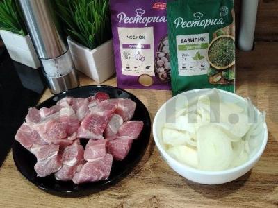 Kiaulienos sprandinė orkaitėje „Kaip šašlykas“ Žingsnis 1