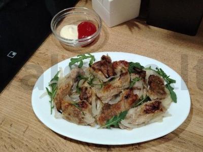 Kiaulienos sprandinė orkaitėje „Kaip šašlykas“ pagrindine nuotrauka