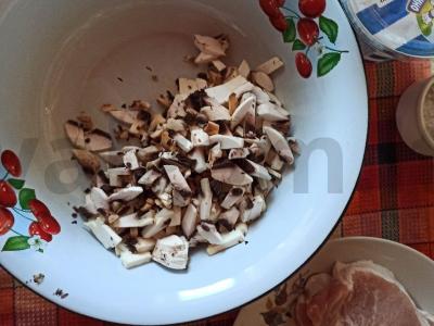 Smulkintas kiaulienos šnicelis su pievagrybiais Žingsnis 1