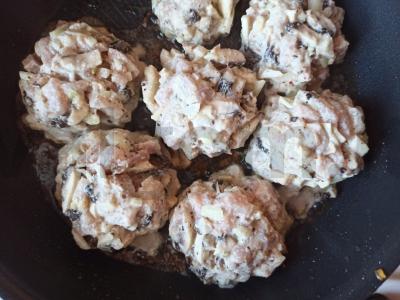 Smulkintas kiaulienos šnicelis su pievagrybiais Žingsnis 5