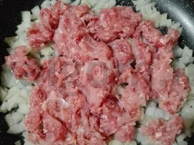 Troškinta kopūstai su faršu Žingsnis 1