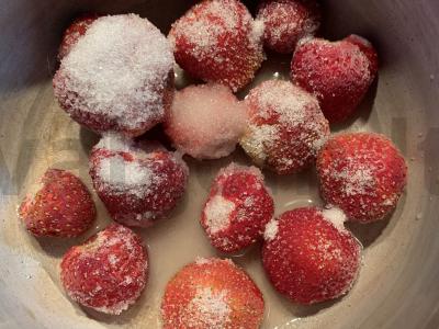 Varškė su braškių konfituromis Žingsnis 1