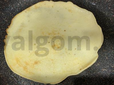 Kiaušinių ritinys su žaliu svogūnu ir sūriu Žingsnis 3