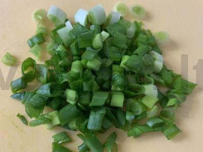 Kiaušinių ritinys su žaliu svogūnu ir sūriu Žingsnis 4