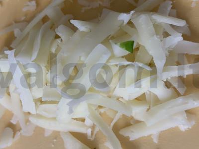 Kiaušinių ritinys su žaliu svogūnu ir sūriu Žingsnis 5