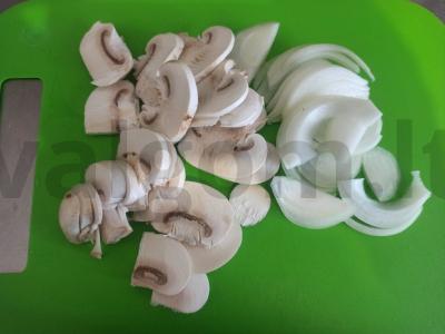 Švelnus salotas su morkomis, svogūnais ir grybais Žingsnis 1