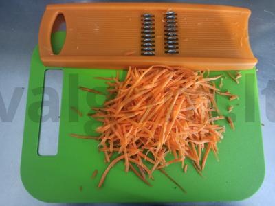 Švelnus salotas su morkomis, svogūnais ir grybais Žingsnis 3