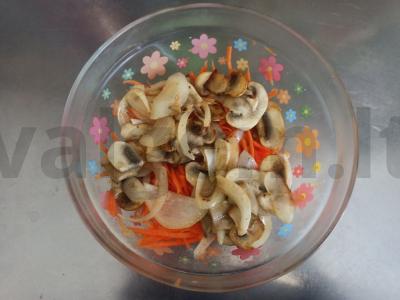 Švelnus salotas su morkomis, svogūnais ir grybais Žingsnis 5