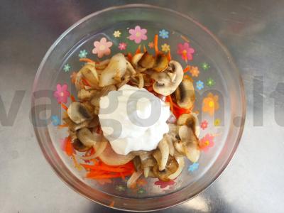 Švelnus salotas su morkomis, svogūnais ir grybais Žingsnis 6