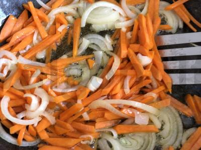 Makaronai-spiralės su pievagrybiais Žingsnis 4