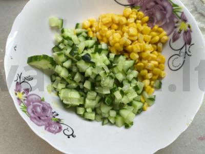 Salotas su česnakine žole ir kukurūzais per 20 minučių Žingsnis 1