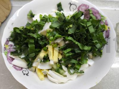 Salotas su česnakine žole ir kukurūzais per 20 minučių Žingsnis 3